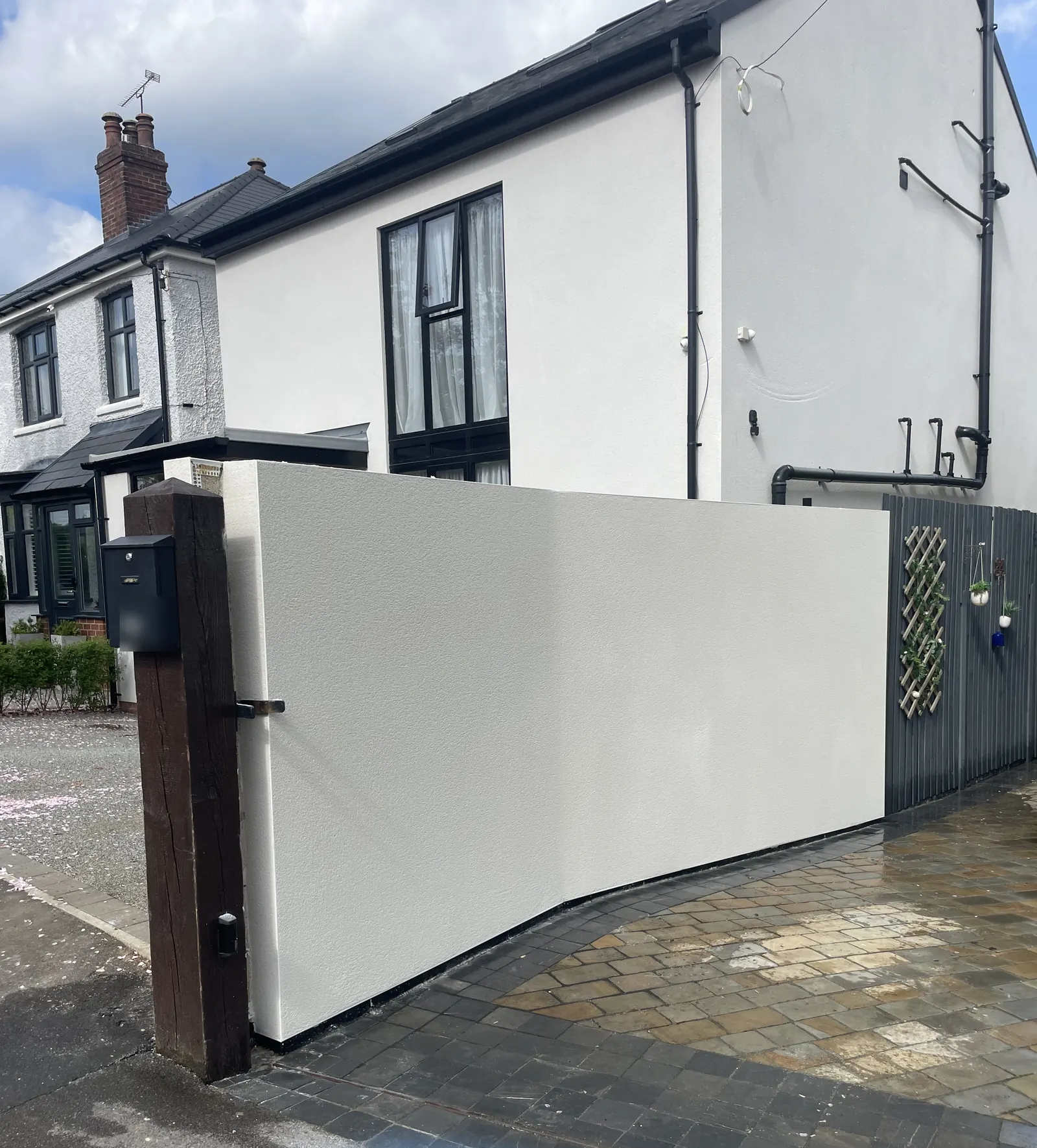 Render completed in southwest Sheffield by P&R Solutions