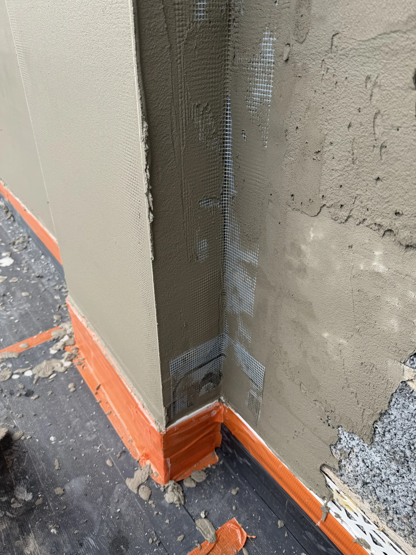 Stage 2d: Mesh embedded at corner — Sandygate Sheffield silicone render by P&R Solutions