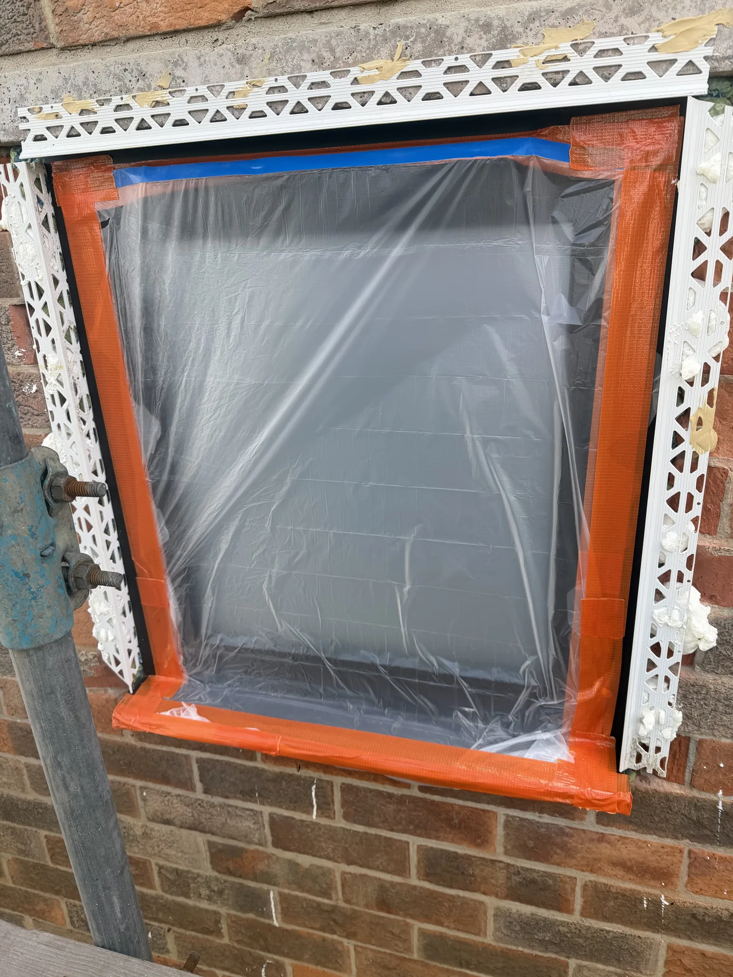 Stage 1b: Window reveal beading — Sandygate Sheffield silicone render by P&R Solutions