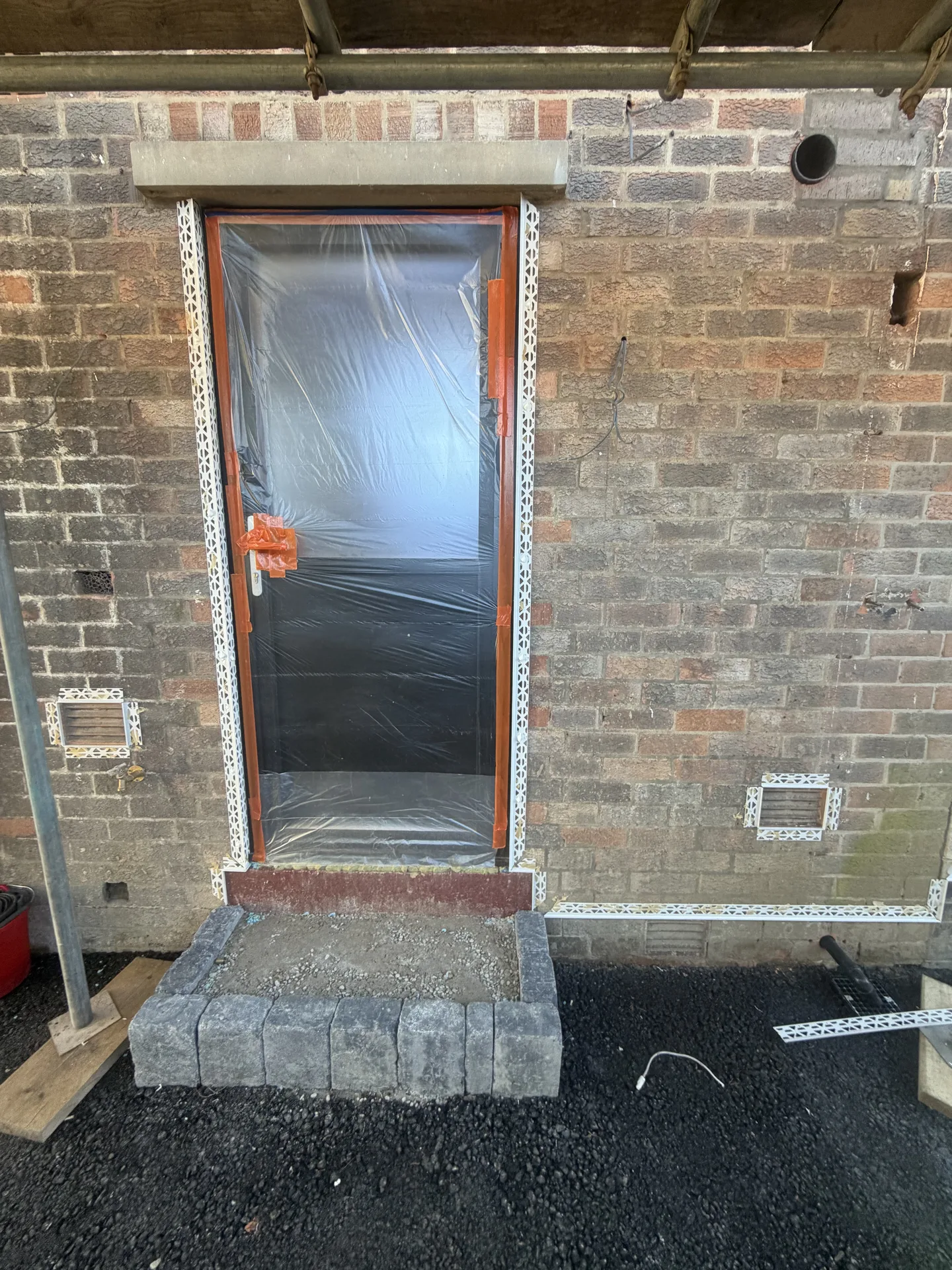 Stage 1c: Door reveal beading — Sandygate Sheffield silicone render by P&R Solutions